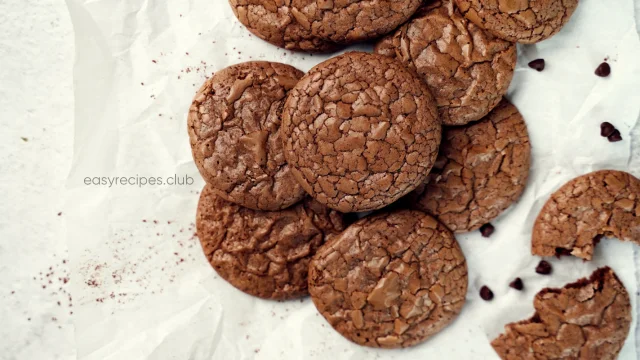 A gourmet brownie cookie, beautifully presented on a plate. Discover the secrets to making these decadent treats with our easy brownie cookie recipe.